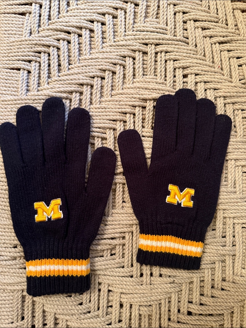 Vintage U of M Michigan Wolverines Knit Gloves Navy Adult Size Embroidered Logo